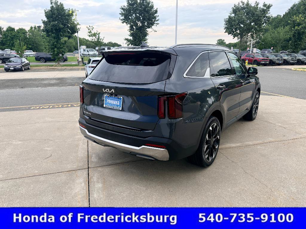 Used 2025 Kia Sorento EX w/ Panoramic Sunroof Package FWD image 6