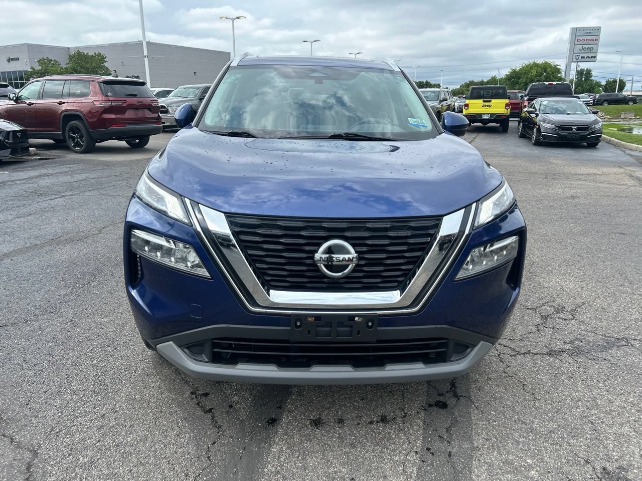 Used 2021 Nissan Rogue SV FWD image 8