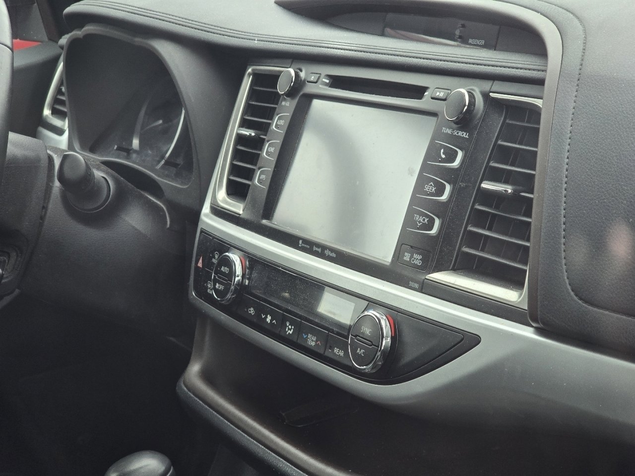 Used 2019 Toyota Highlander XLE AWD/4WD image 18