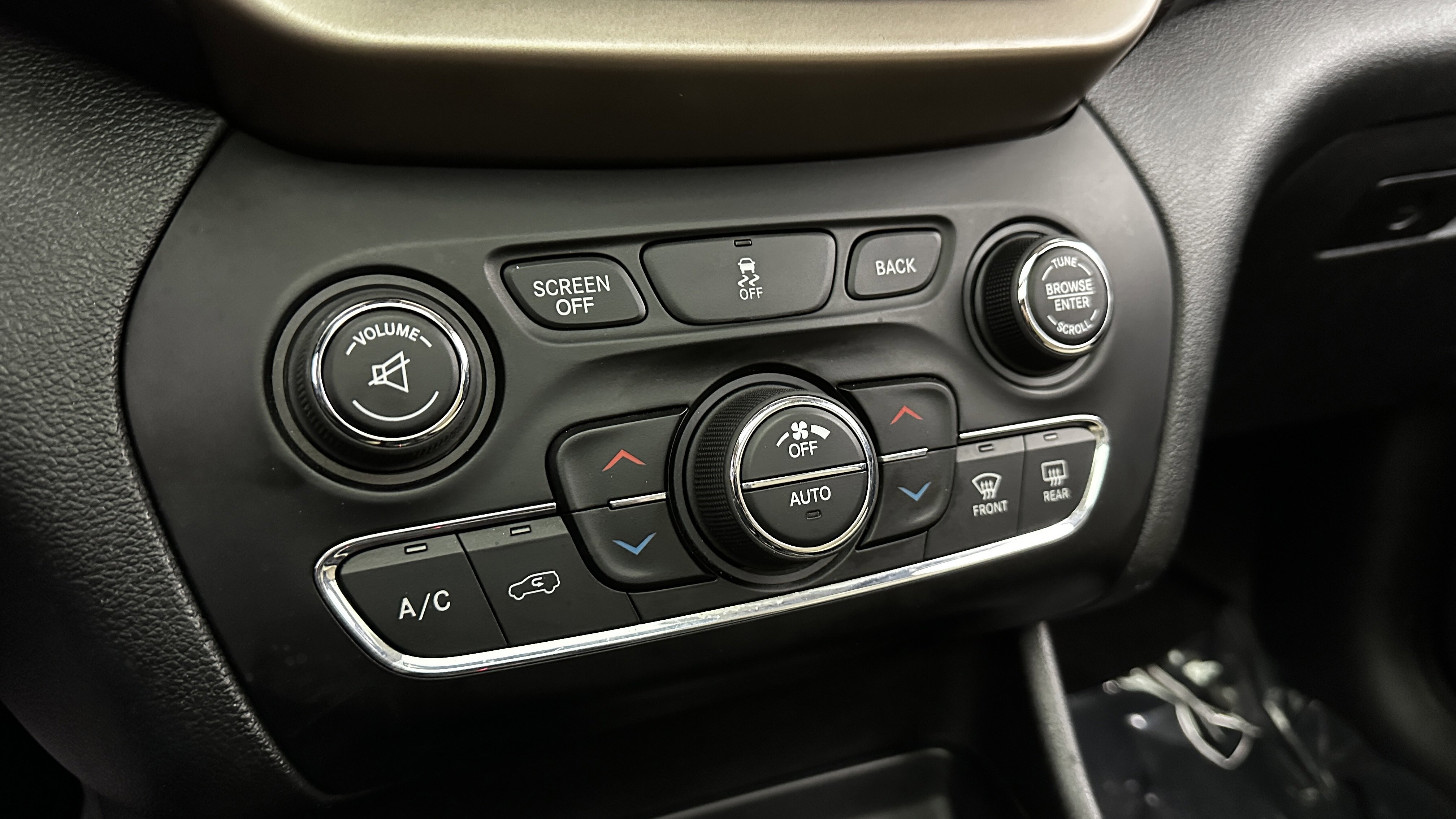 Used 2016 Jeep Cherokee 75th Anniversary image 17