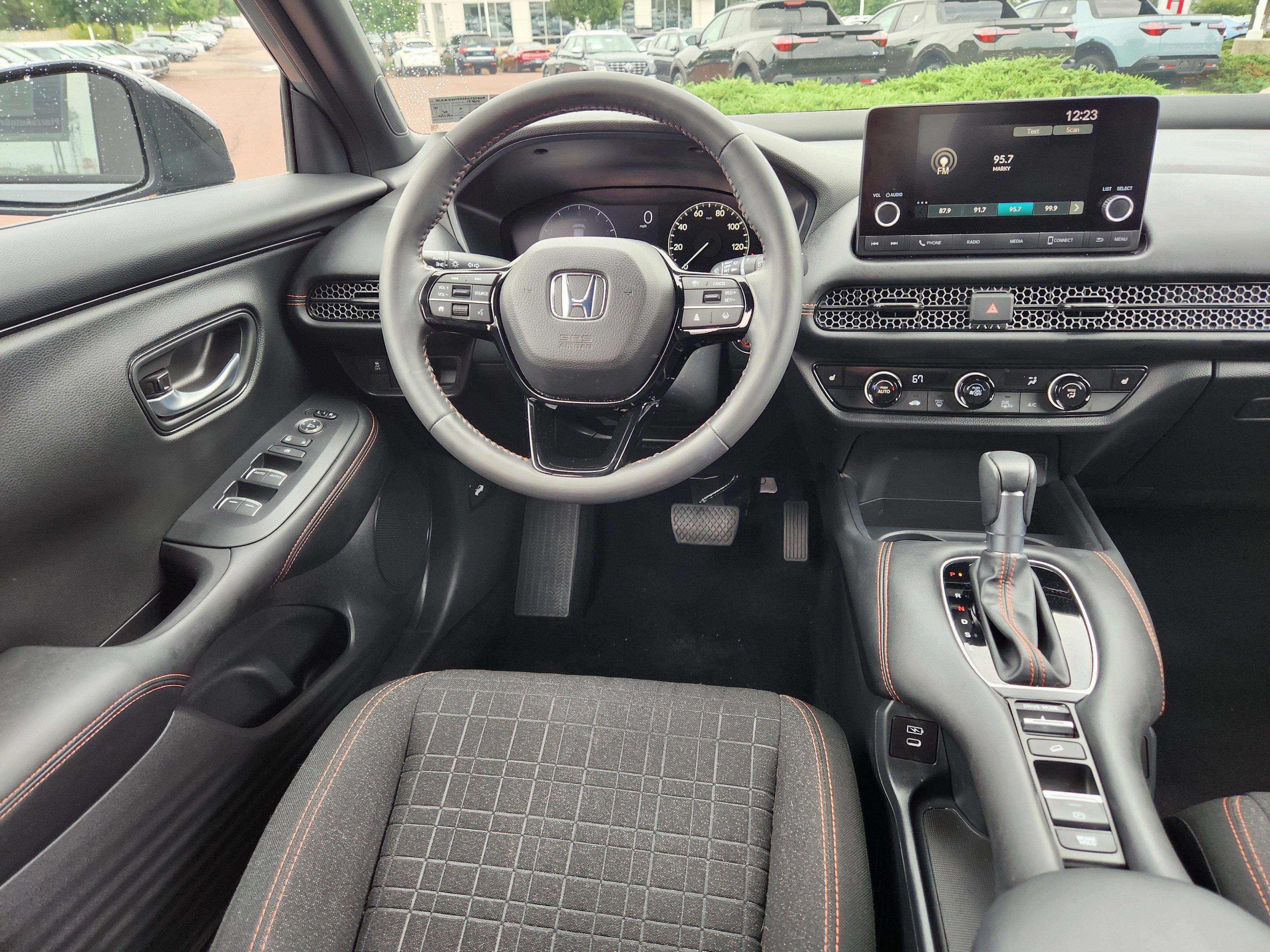 Used 2025 Honda HR-V Sport image 13