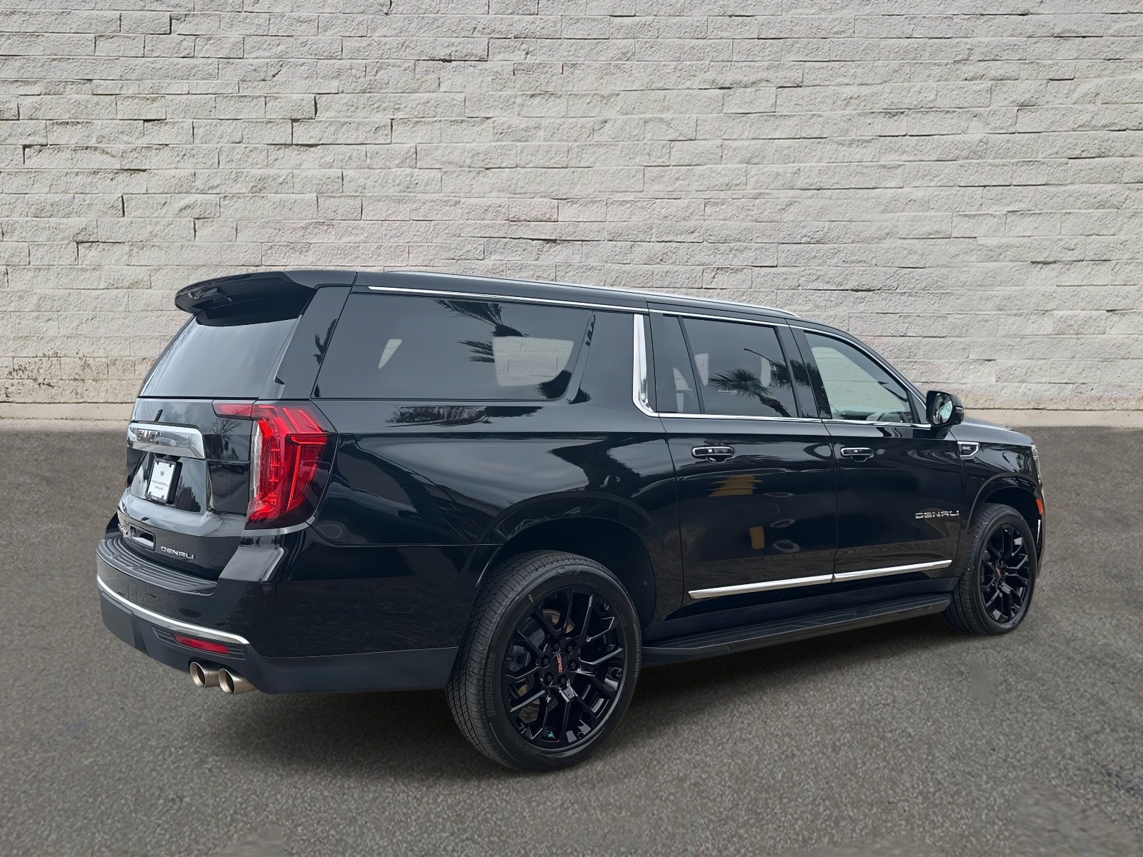 Used 2023 GMC Yukon XL Denali AWD/4WD image 5