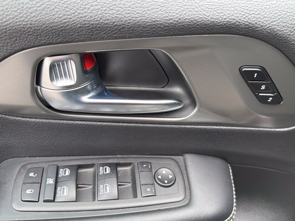 Used 2025 Chrysler Pacifica Select FWD image 17