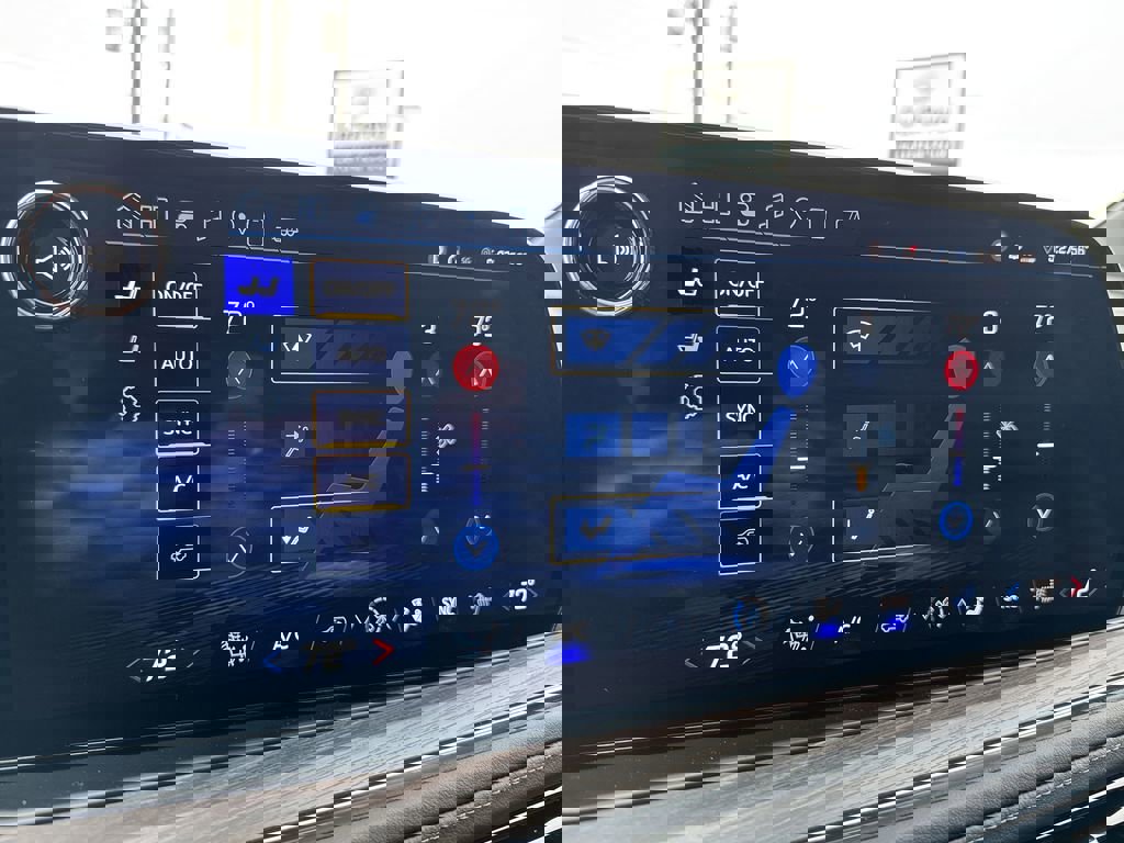 Certified 2025 Chevrolet Suburban Z71 image 16