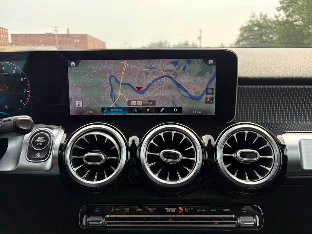 Used 2021 Mercedes-Benz GLB 250 4MATIC image 23