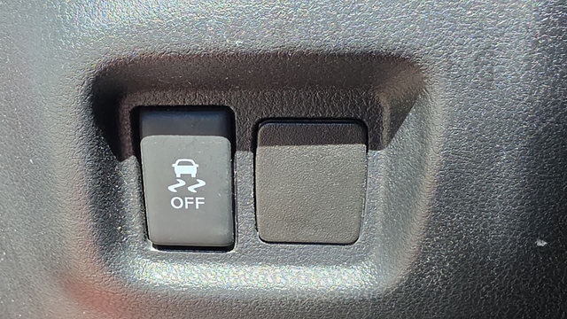Used 2015 Nissan Versa SV FWD image 17
