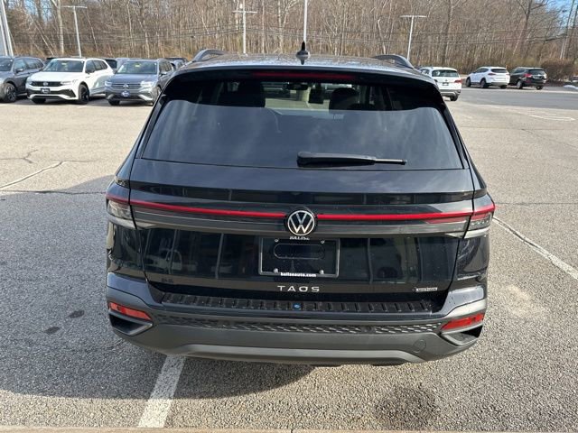 New 2026 Volkswagen Taos SE image 7