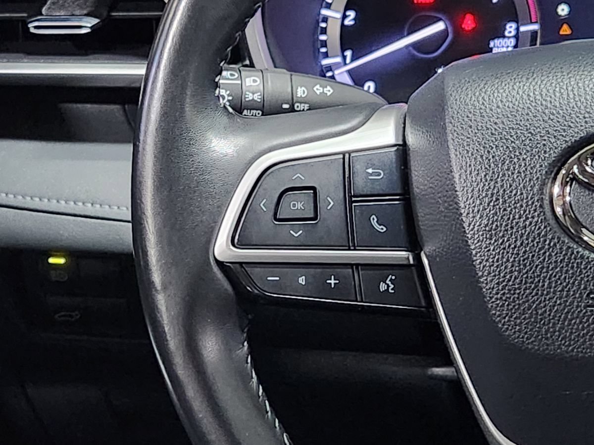 Used 2022 Toyota Highlander XLE FWD image 43