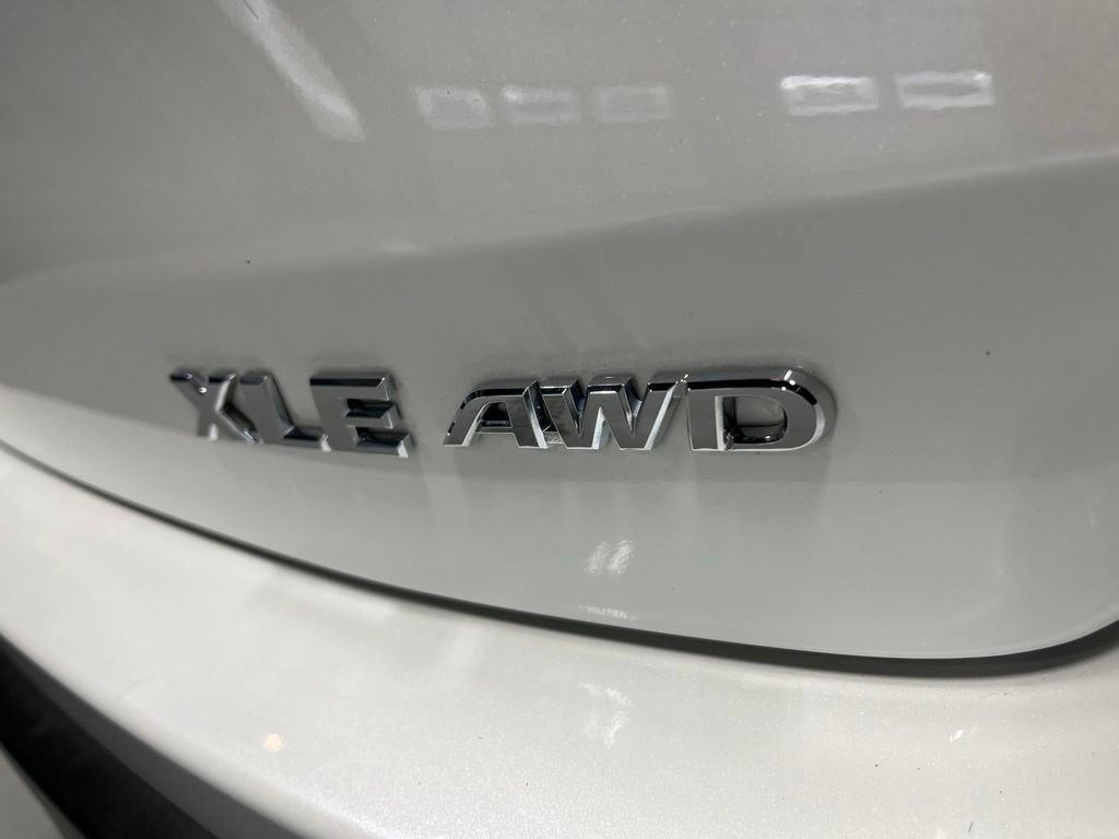 Used 2019 Toyota Highlander XLE AWD/4WD image 45