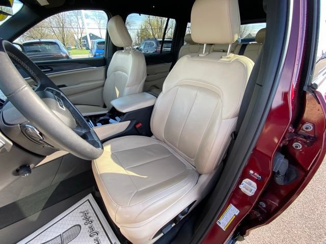Used 2023 Jeep Grand Cherokee Limited w/ Luxury Tech Group II AWD/4WD image 13