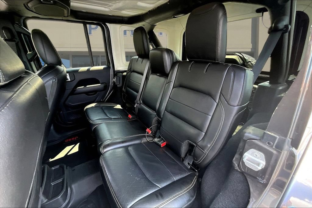 Used 2018 Jeep Wrangler Unlimited Sahara AWD/4WD image 24