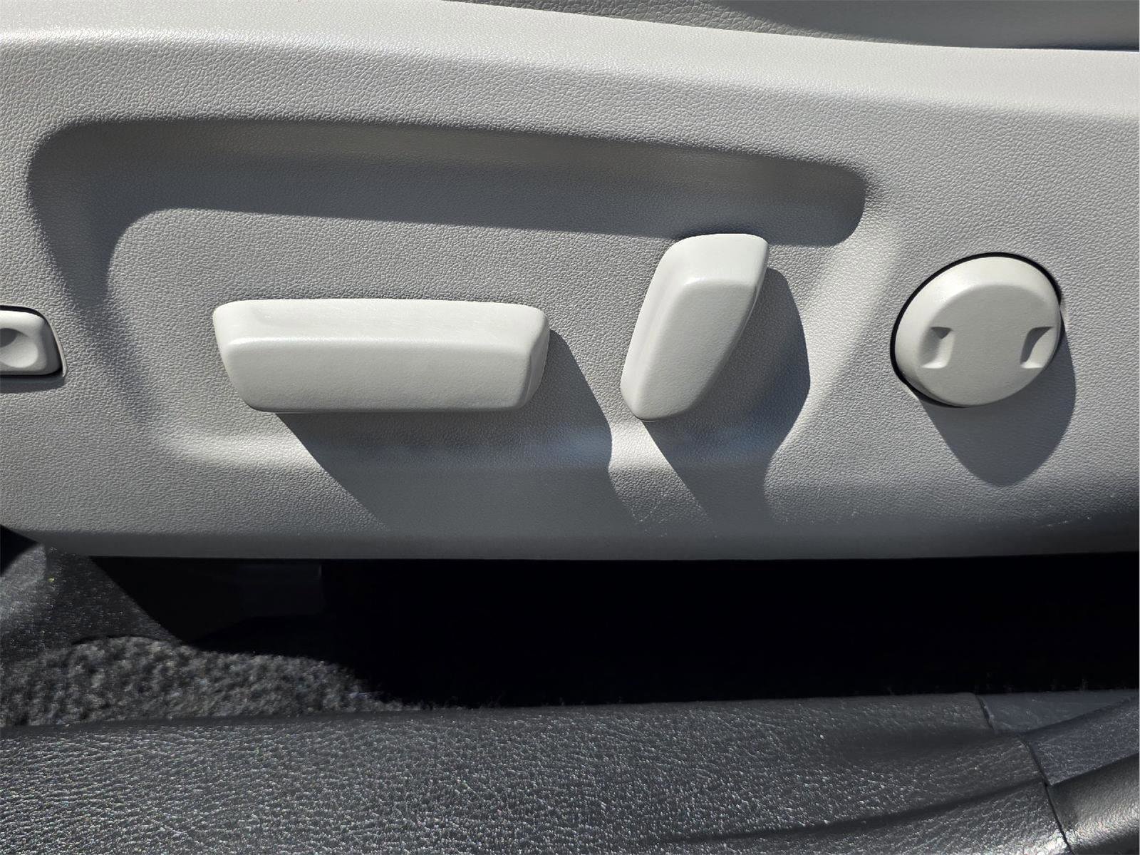 Used 2019 Toyota Highlander XLE image 15