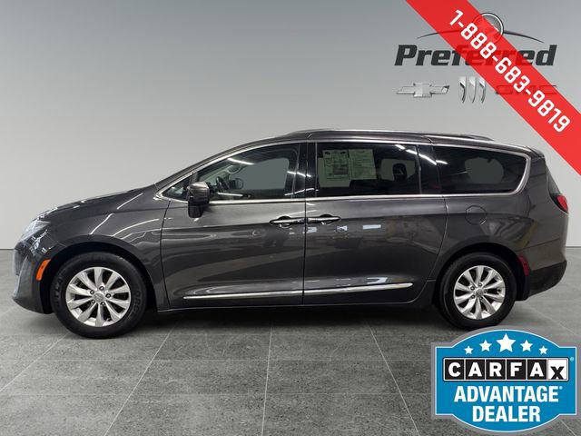 Used 2019 Chrysler Pacifica Touring-L image 10