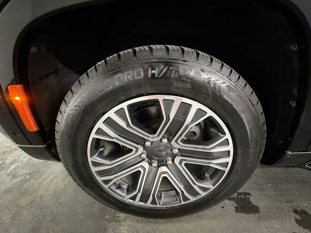 Used 2024 Jeep Wagoneer L Series II image 33