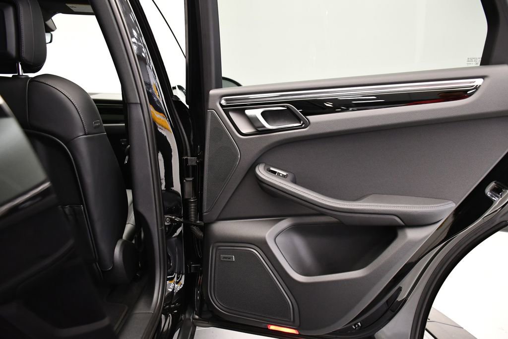 Certified 2025 Porsche Macan Turbo AWD/4WD image 50