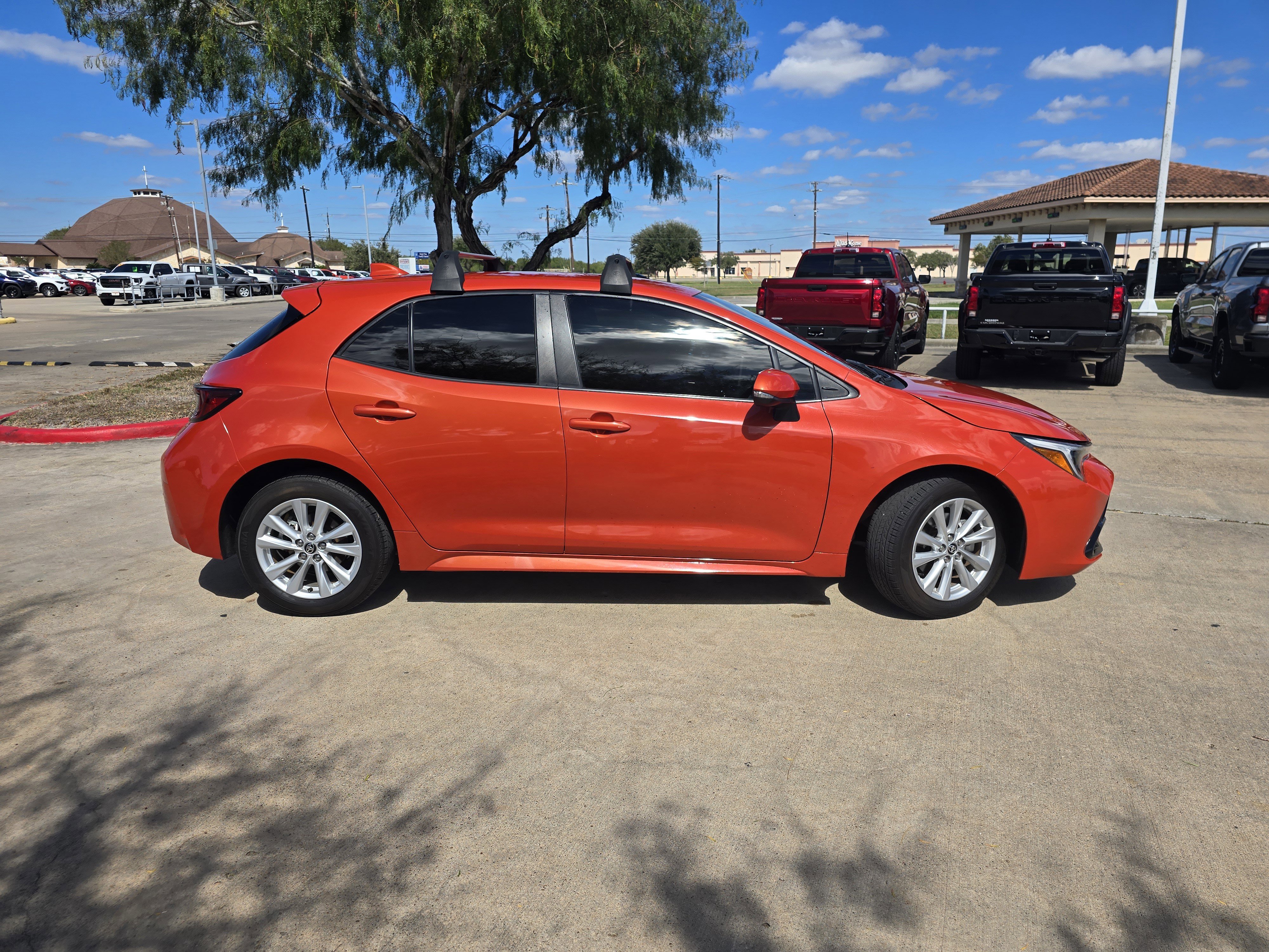 Used 2024 Toyota Corolla SE w/ SE Package image 2