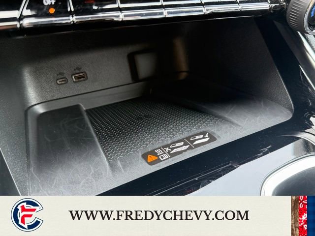 Used 2025 Chevrolet Traverse LT w/ Driver Confidence Package image 28