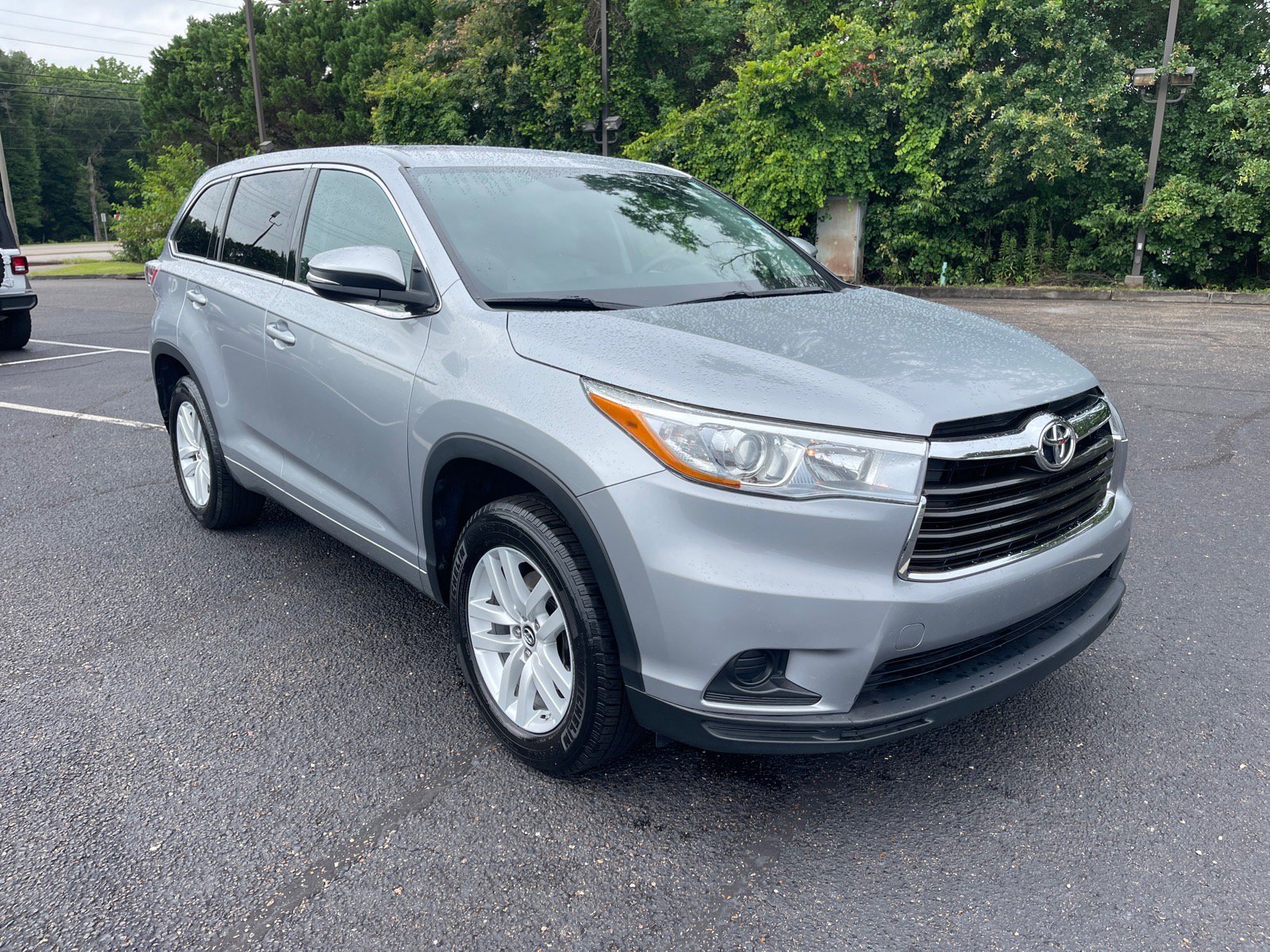 Used 2016 Toyota Highlander LE FWD image 1