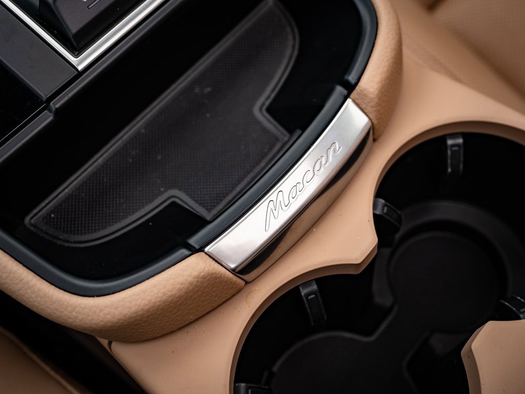 Certified 2024 Porsche Macan image 31