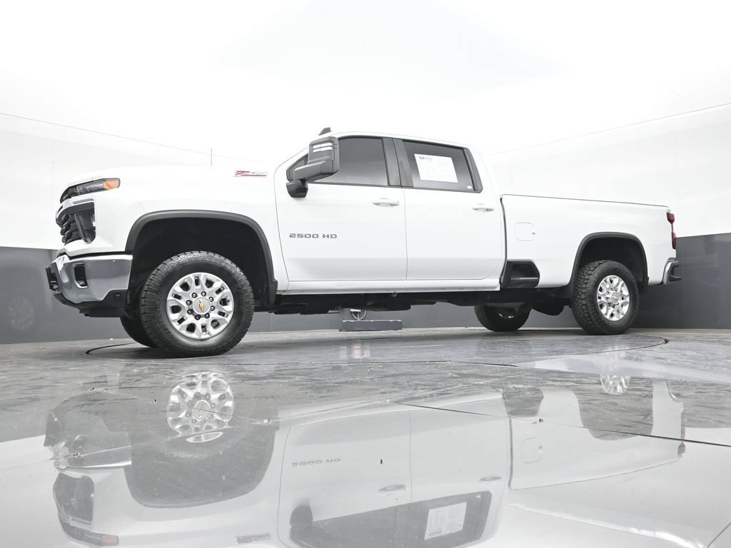 Used 2024 Chevrolet Silverado 2500 LT AWD/4WD image 46