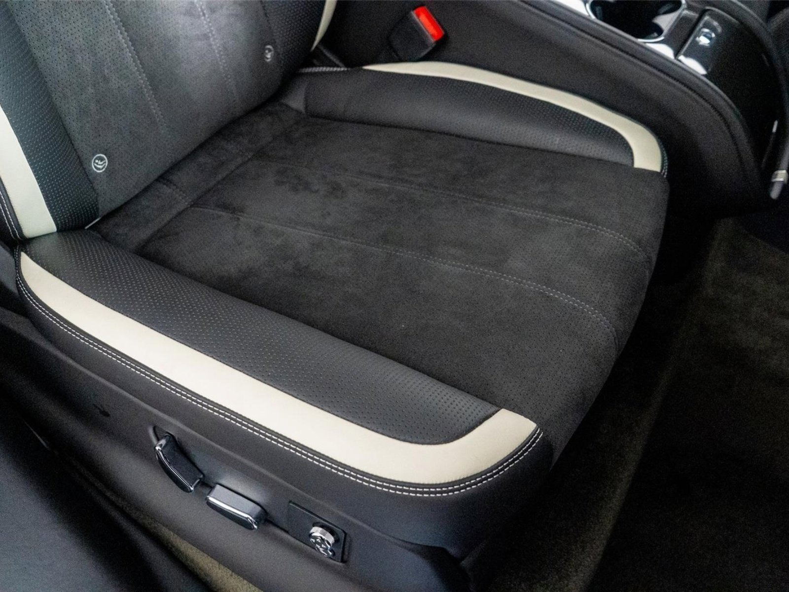 Used 2022 Bentley Bentayga Speed image 32