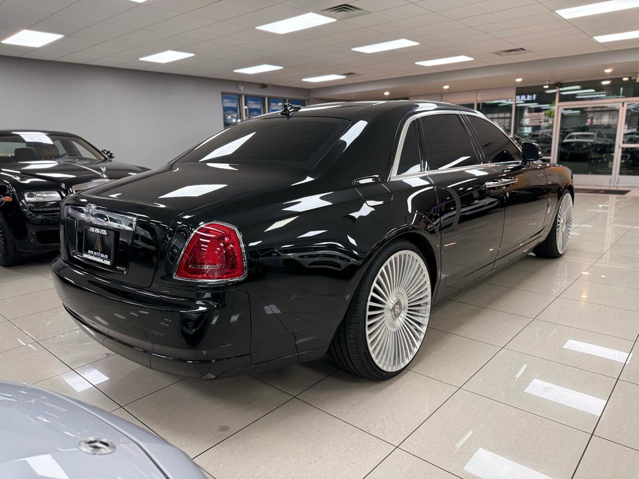Used 2016 Rolls-Royce Ghost RWD image 6