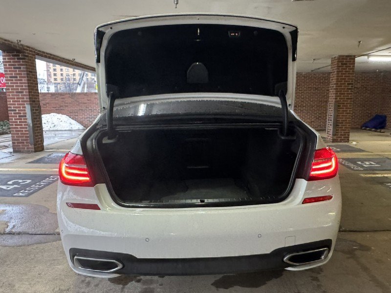 Used 2018 BMW 750i xDrive image 39