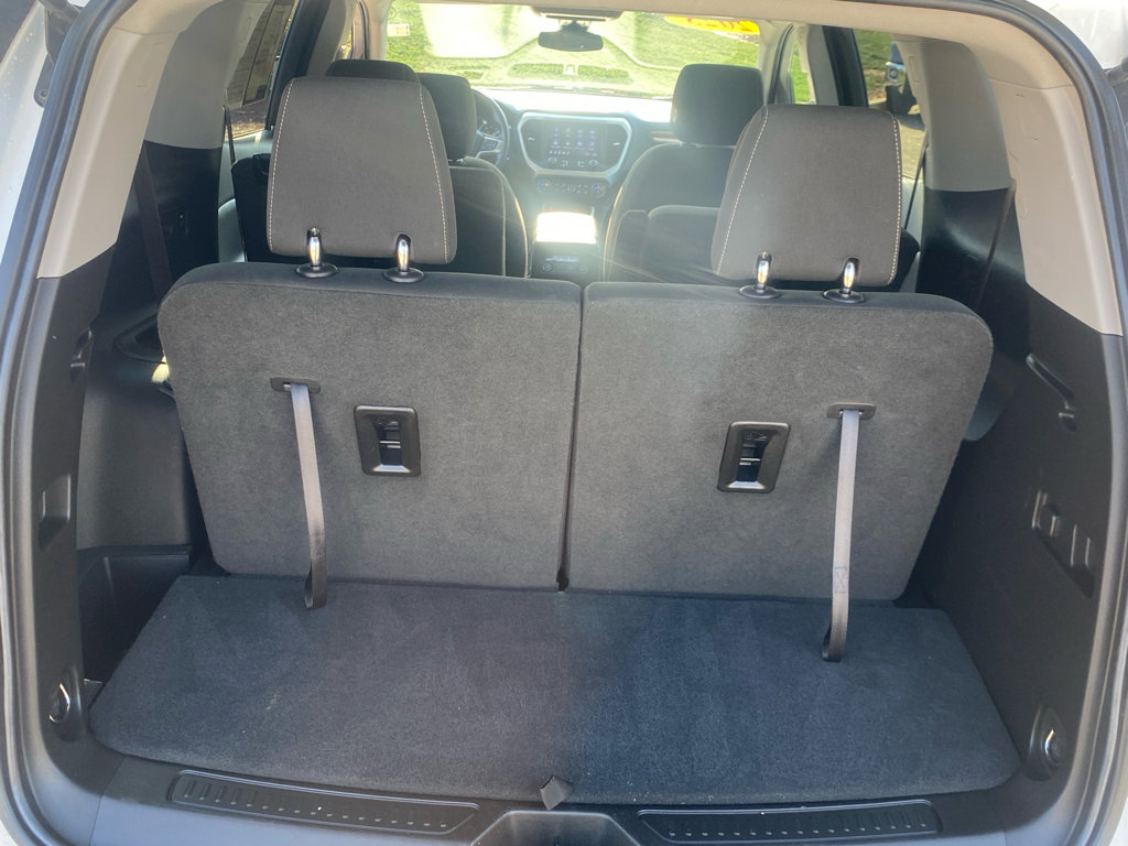 Used 2023 GMC Acadia SLE image 10