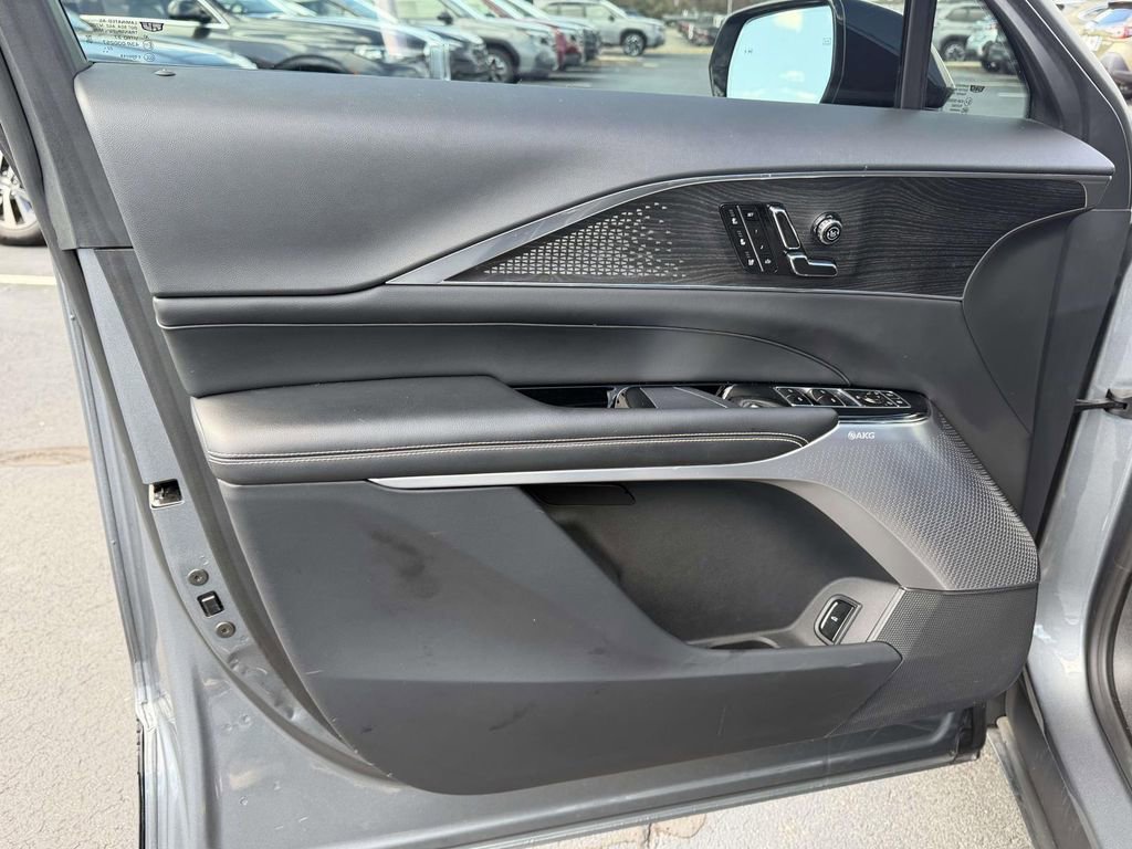 Used 2023 Cadillac Lyriq Luxury image 16