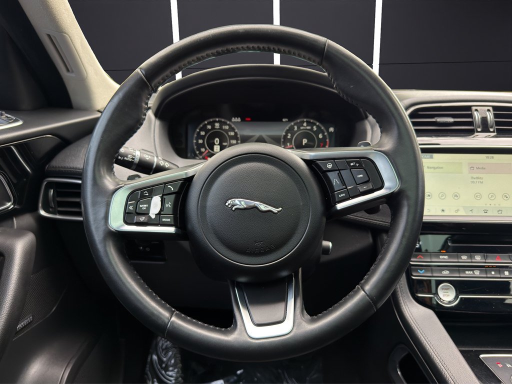 Used 2020 Jaguar F-PACE Prestige AWD/4WD image 16