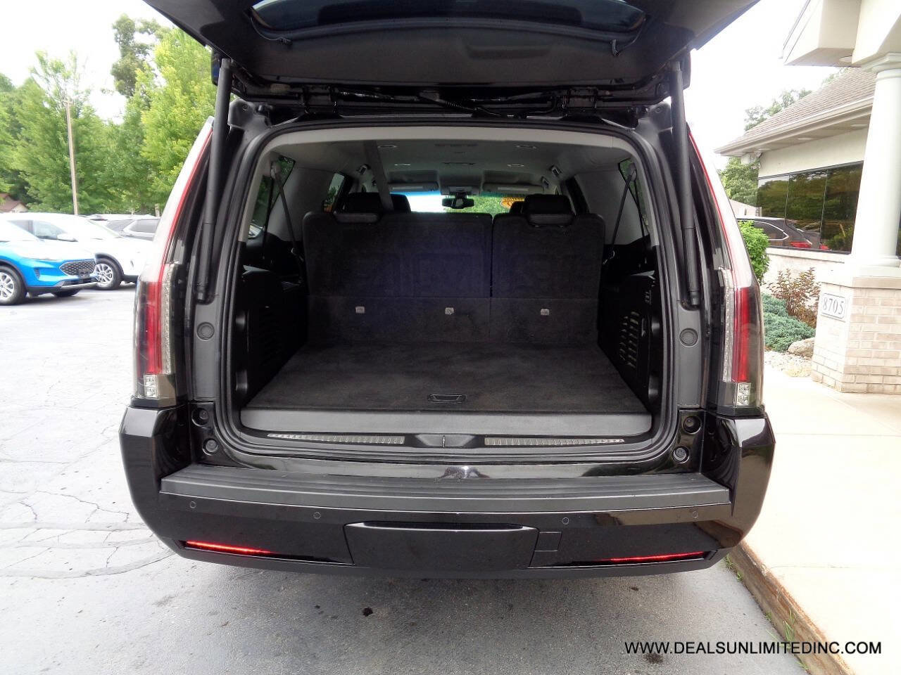 Used 2019 Cadillac Escalade ESV 4WD image 32