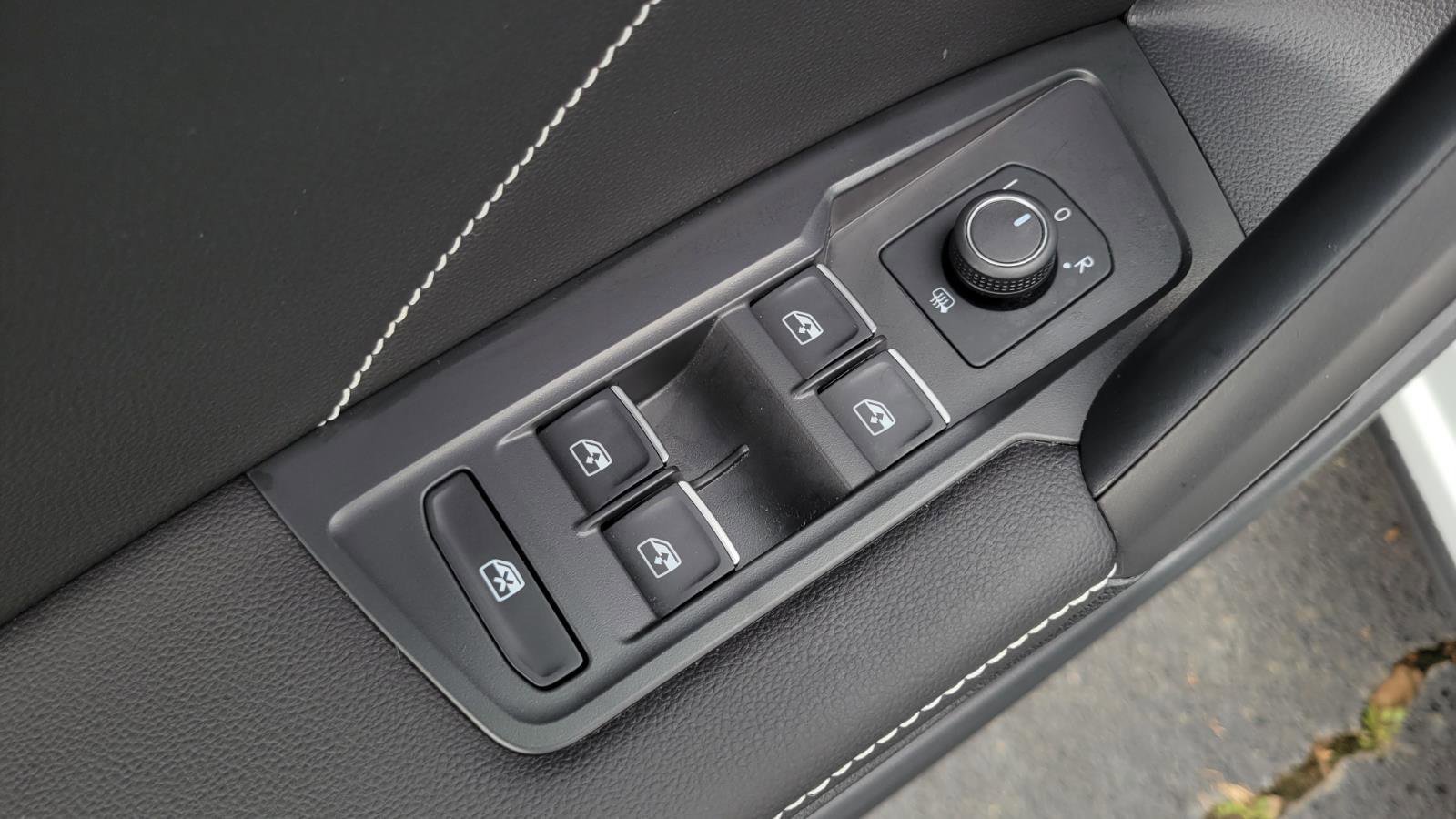 Certified 2023 Volkswagen Tiguan SE w/ Panoramic Sunroof Package image 17