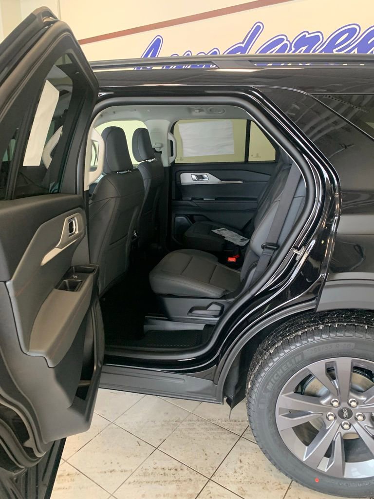 New 2026 Ford Explorer Active w/ Active Comfort Package image 5