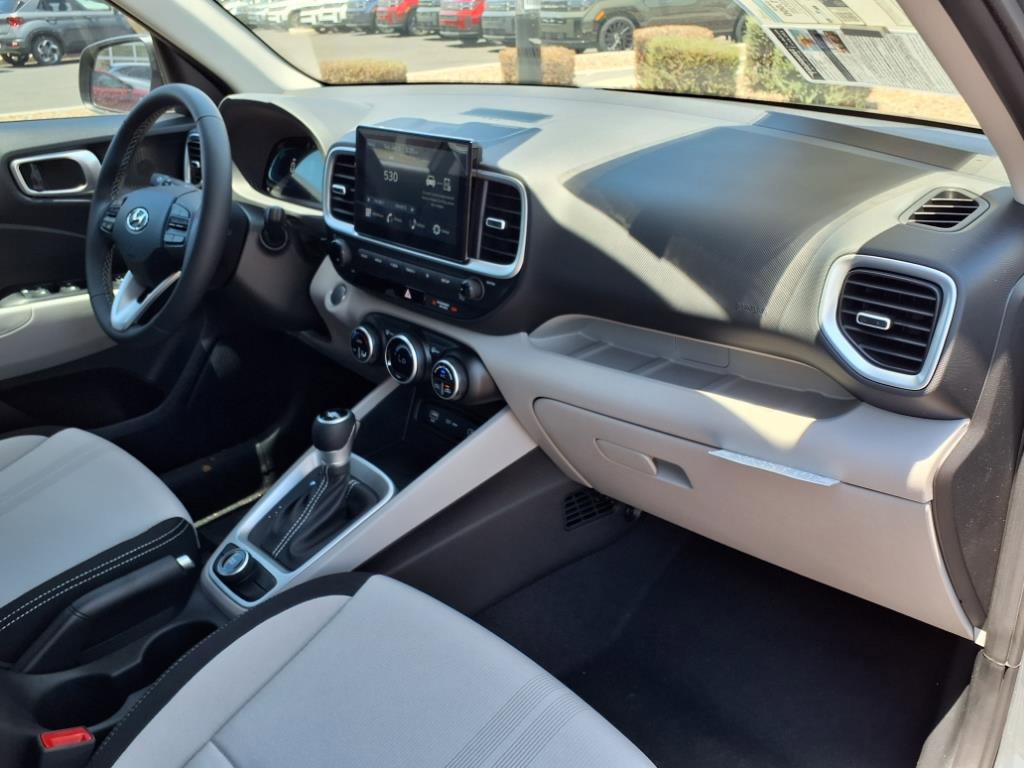 Certified 2025 Hyundai Venue SEL image 6