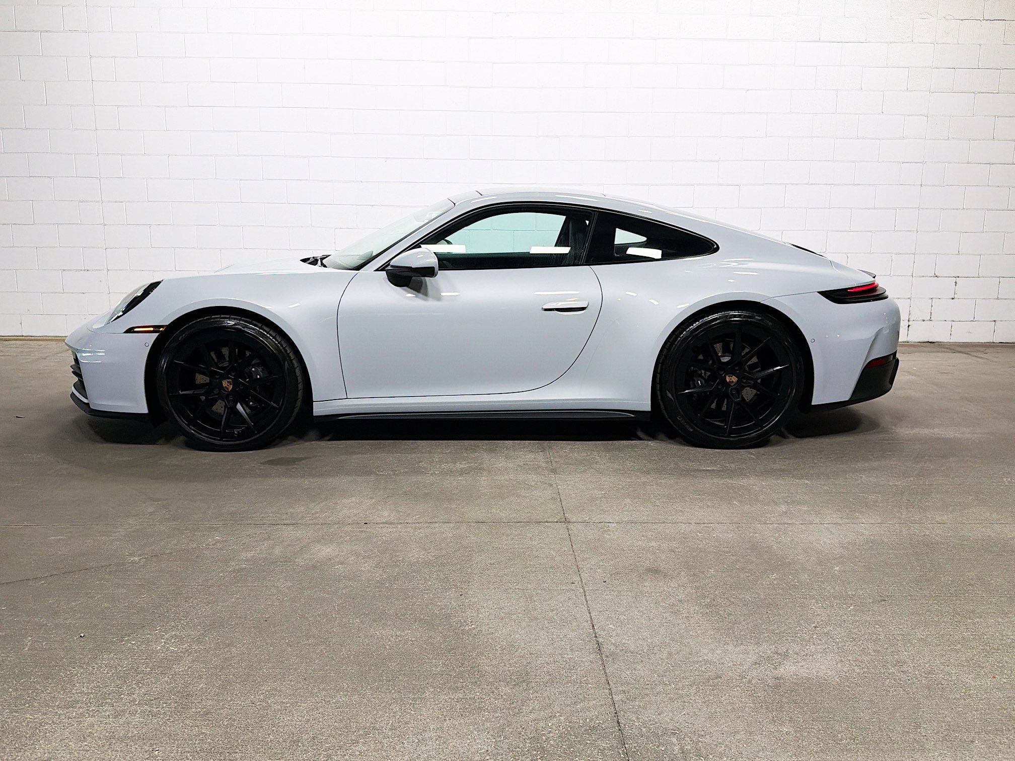 Used 2025 Porsche 911 Carrera image 2