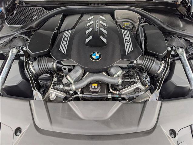 Used 2022 BMW 750i xDrive AWD/4WD image 25