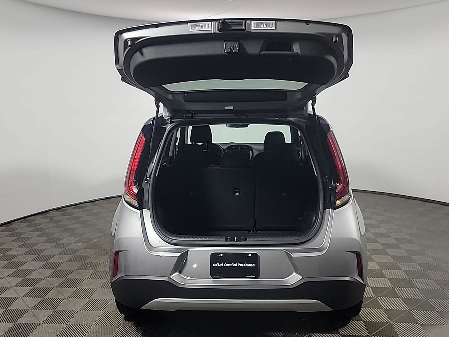 Used 2023 Kia Soul LX w/ LX Technology Package image 8