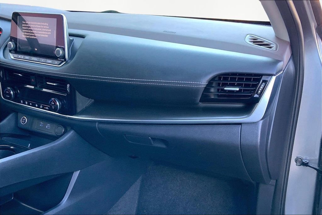 Used 2023 Nissan Rogue SV image 18