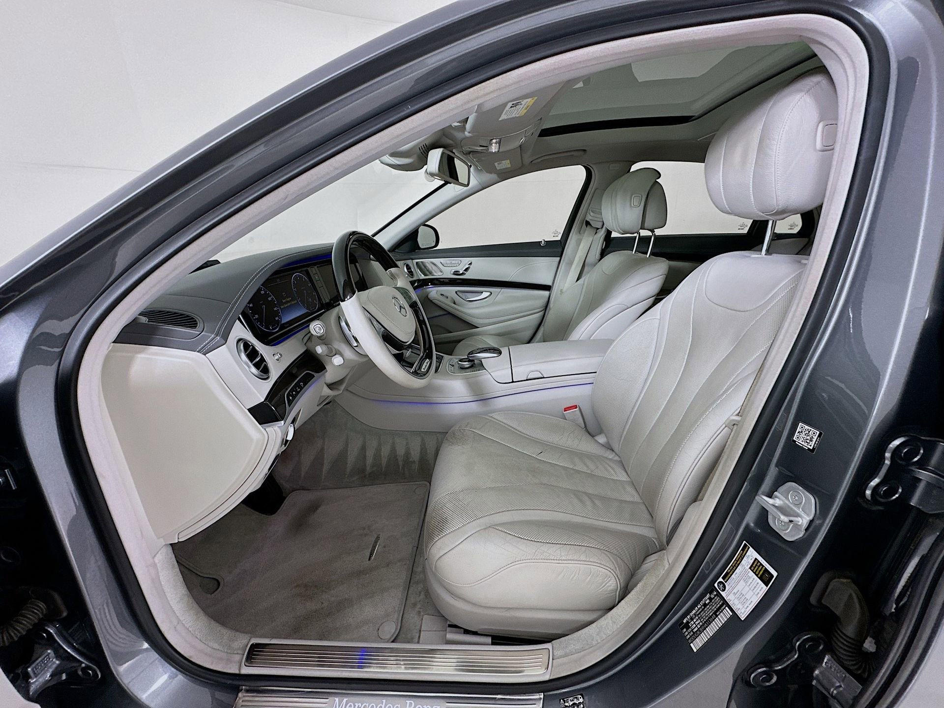 Used 2017 Mercedes-Benz S 550 Sedan image 23