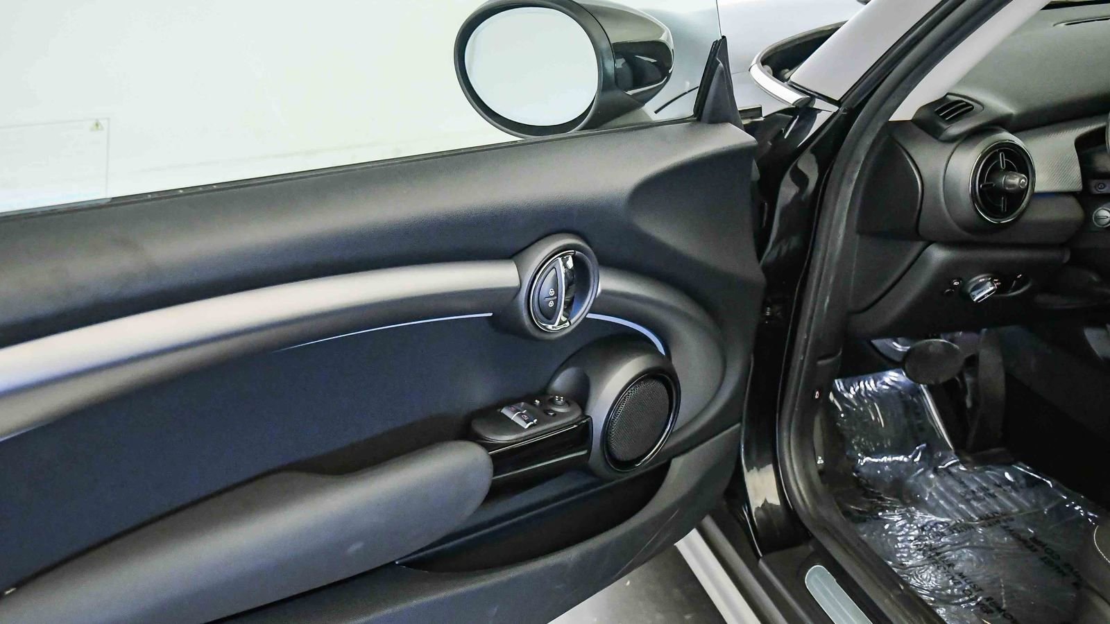 Certified 2023 MINI Cooper 2-Door Hardtop image 25