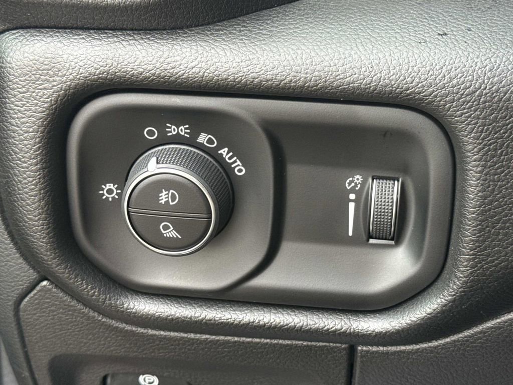 Used 2023 RAM 1500 Big Horn AWD/4WD image 40