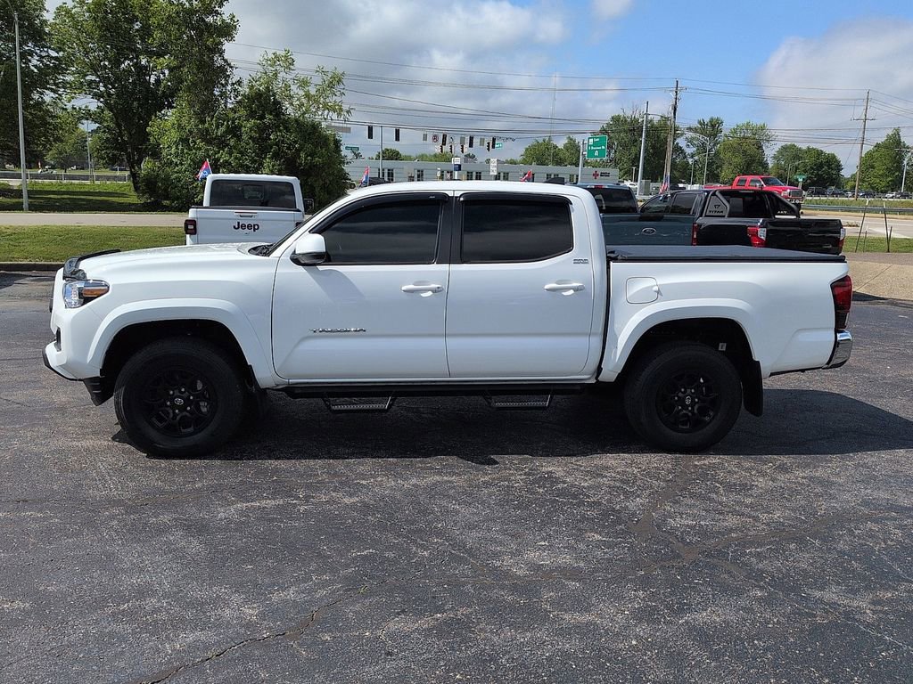 Used 2022 Toyota Tacoma SR5 RWD image 4