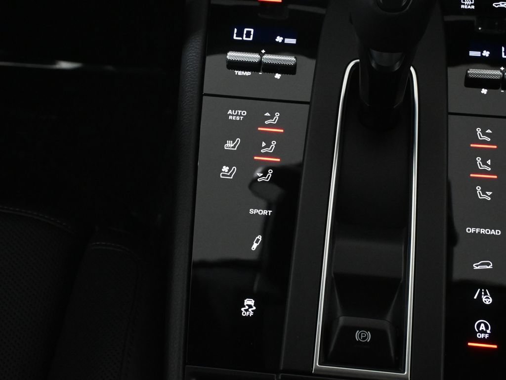 Used 2023 Porsche Macan S AWD/4WD image 24