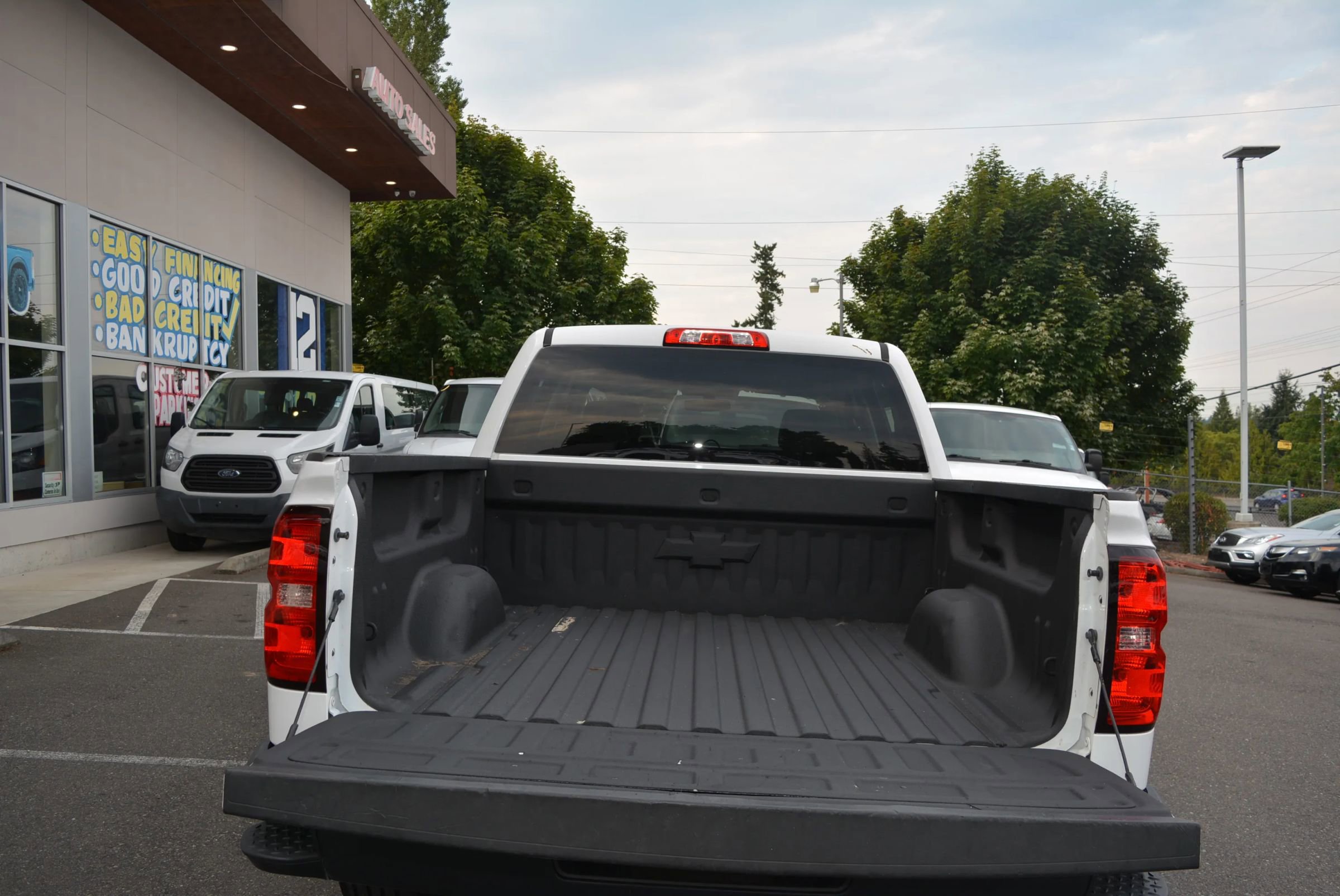 Used 2018 Chevrolet Silverado 1500 W/T w/ Trailering Package AWD/4WD image 13