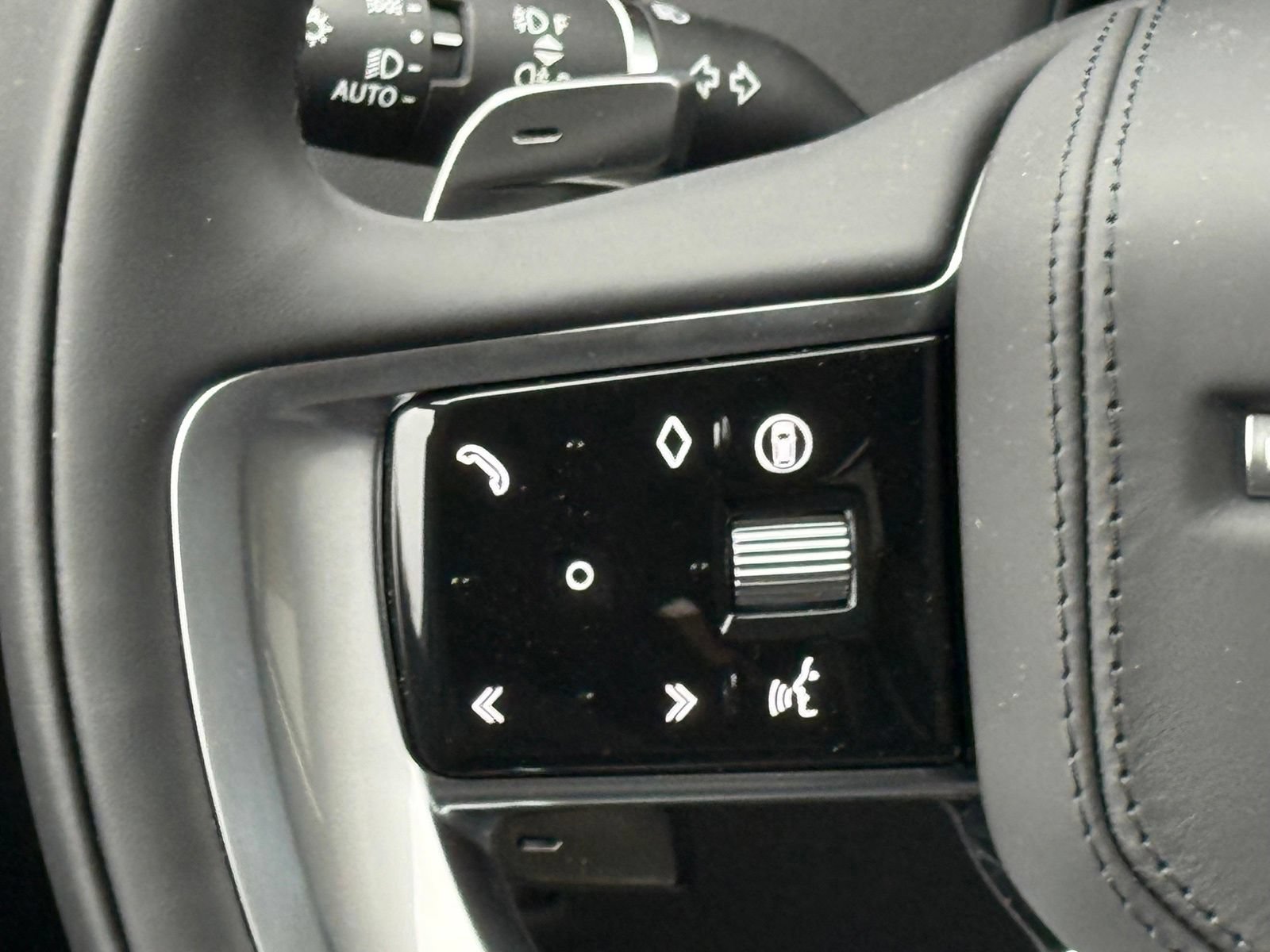New 2026 Land Rover Range Rover SE AWD/4WD image 35