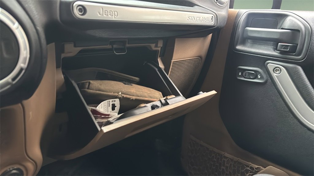 Used 2012 Jeep Wrangler Unlimited Sahara w/ Dual Top Group image 28