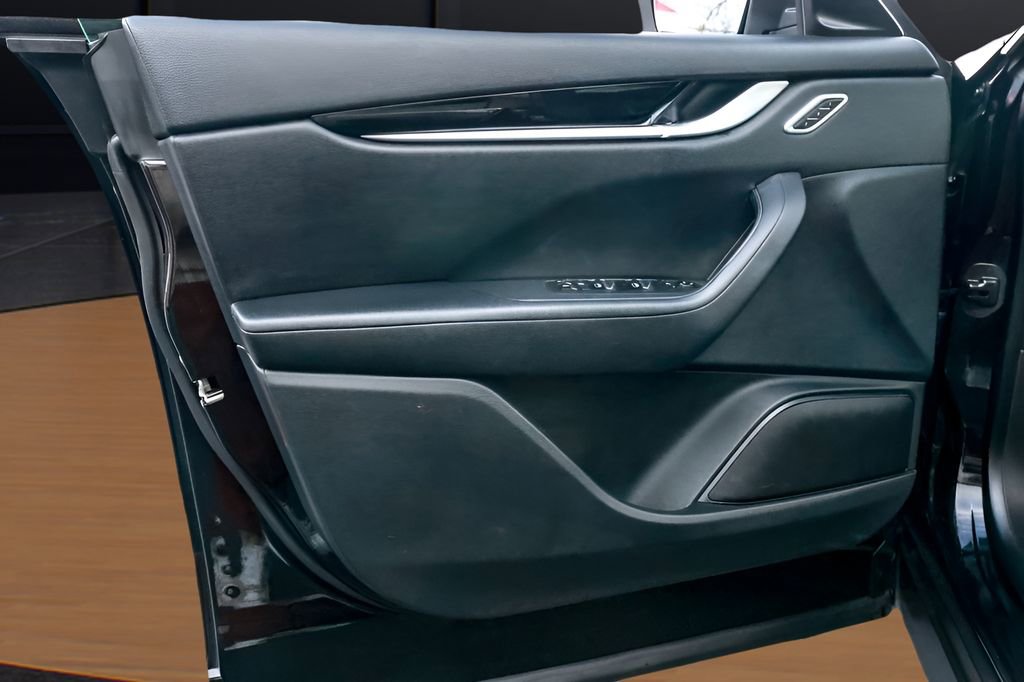 Used 2021 Maserati Levante image 28