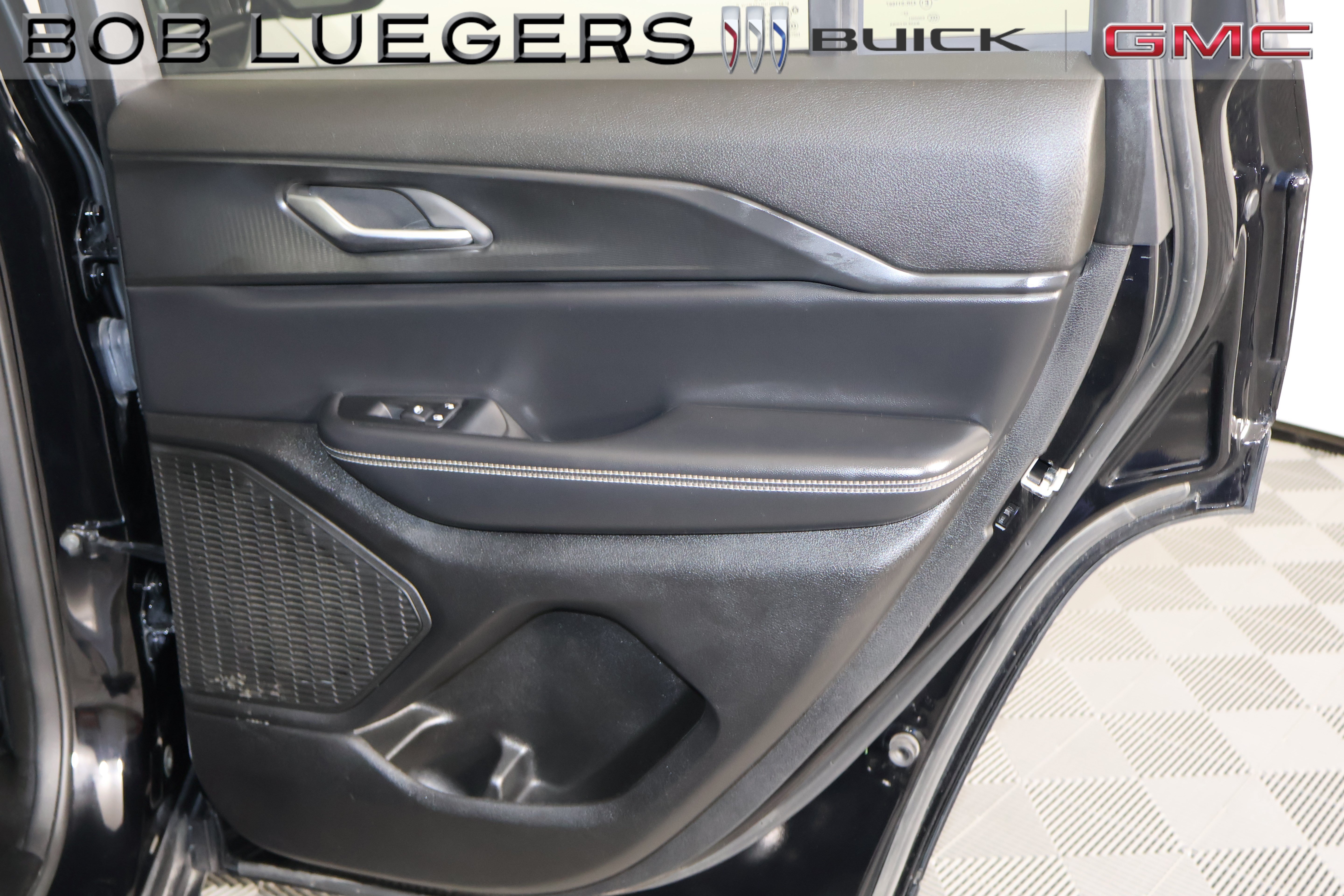 Used 2023 Jeep Grand Cherokee Altitude AWD/4WD image 15