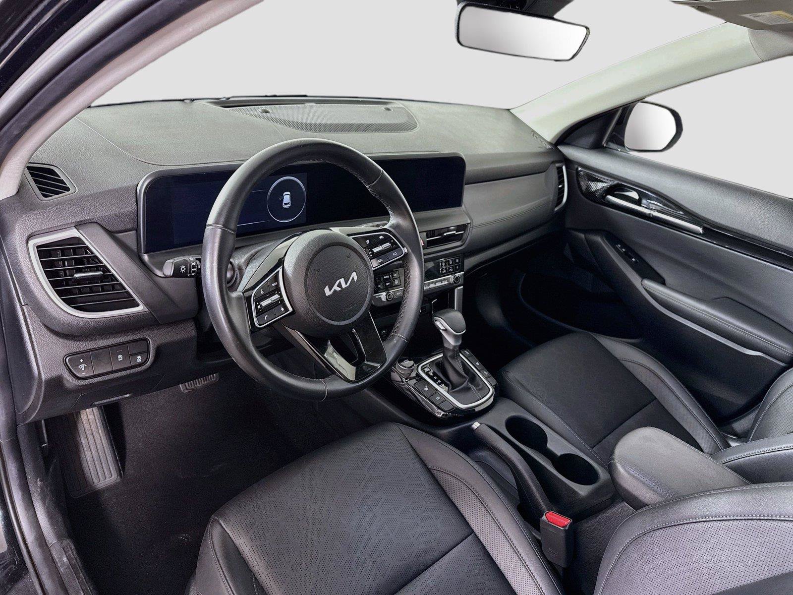 Used 2024 Kia Seltos EX AWD/4WD image 3
