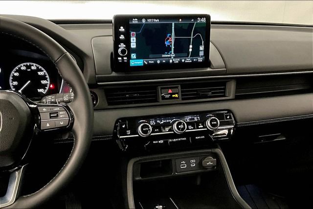 Used 2025 Honda Pilot Touring image 7